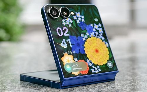 گلکسی زد فلیپ 8 با بدنه باریکتر و سبکتر معرفی میشود