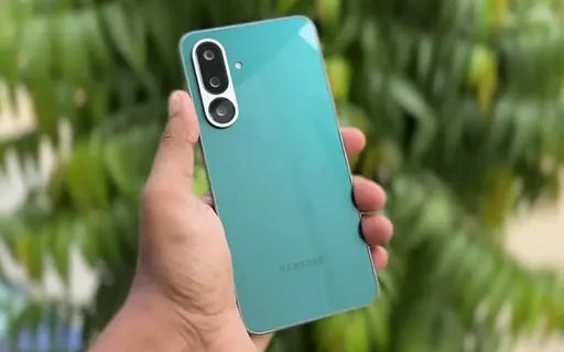 عرضه گلکسی F70e تایید شد؛ گوشی ارزان سامسونگ با باتری حجیم